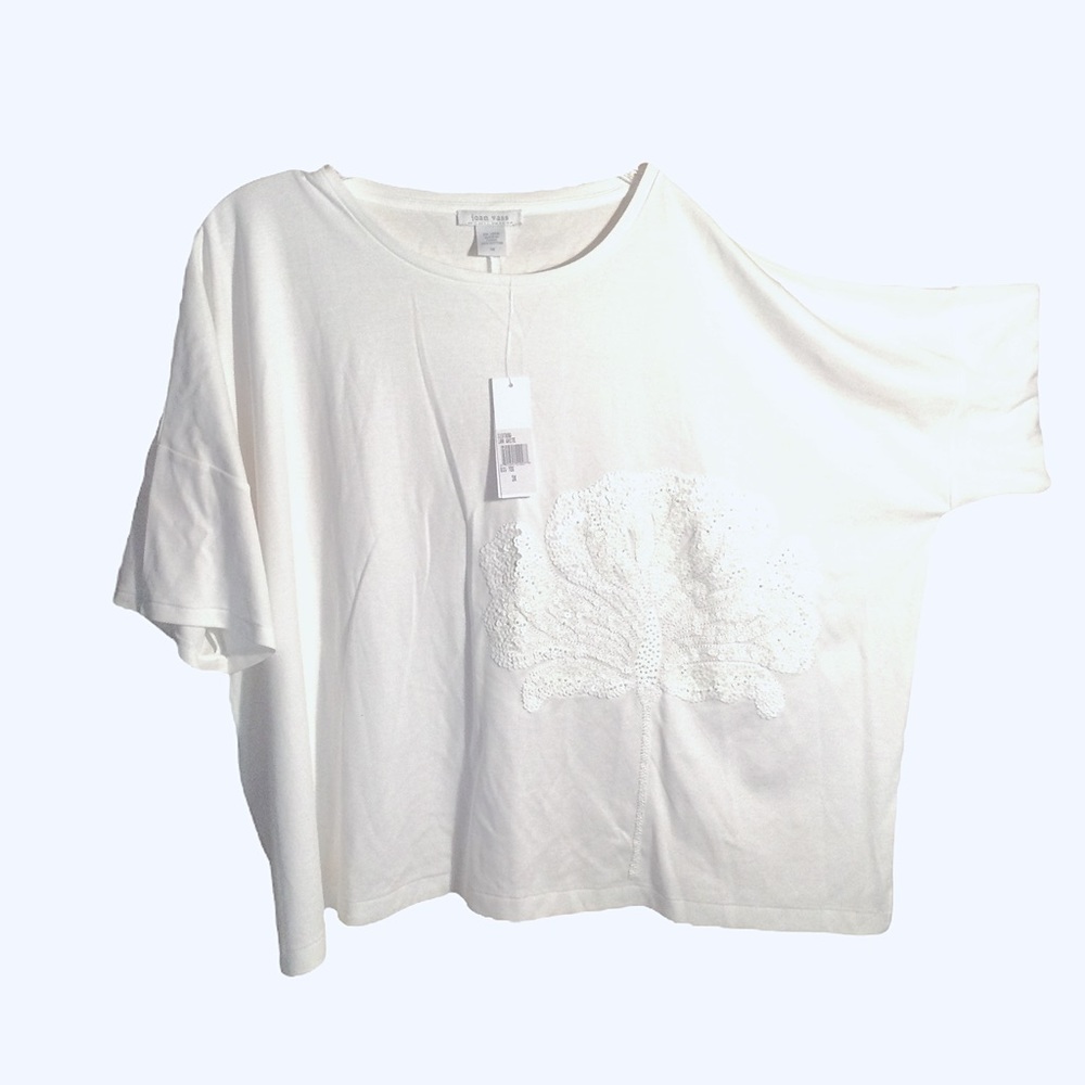 Joan Vass. Short-sleeved white tee with appliqué. 3X.  NWT.